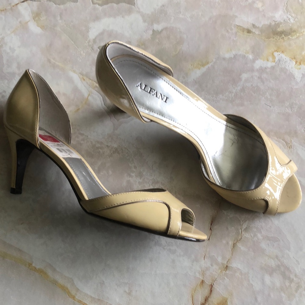 Alfani new shoes. Nice for dressing up. Patent leather. Cute shoes.